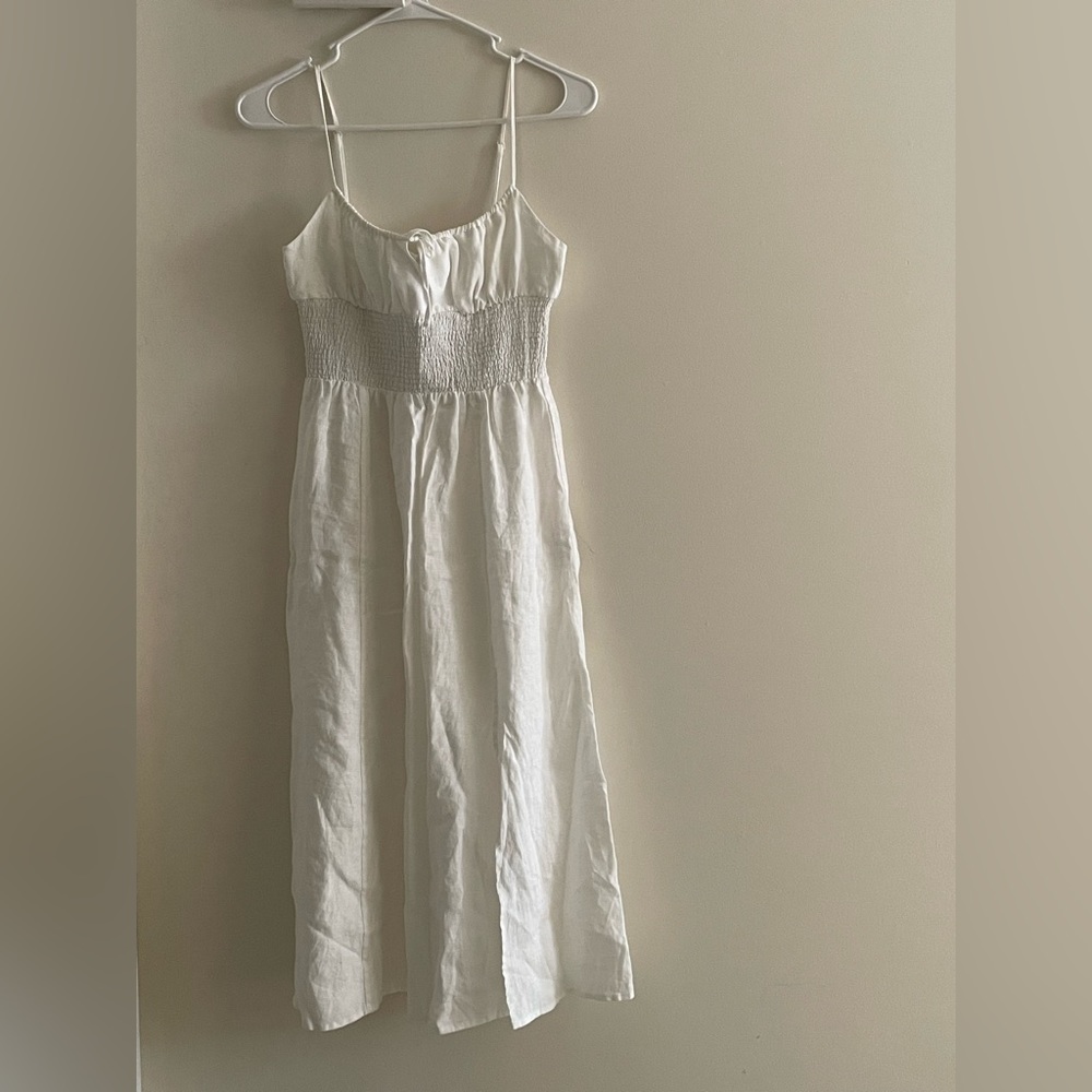 Aritzia white dress. Brand new with tag.